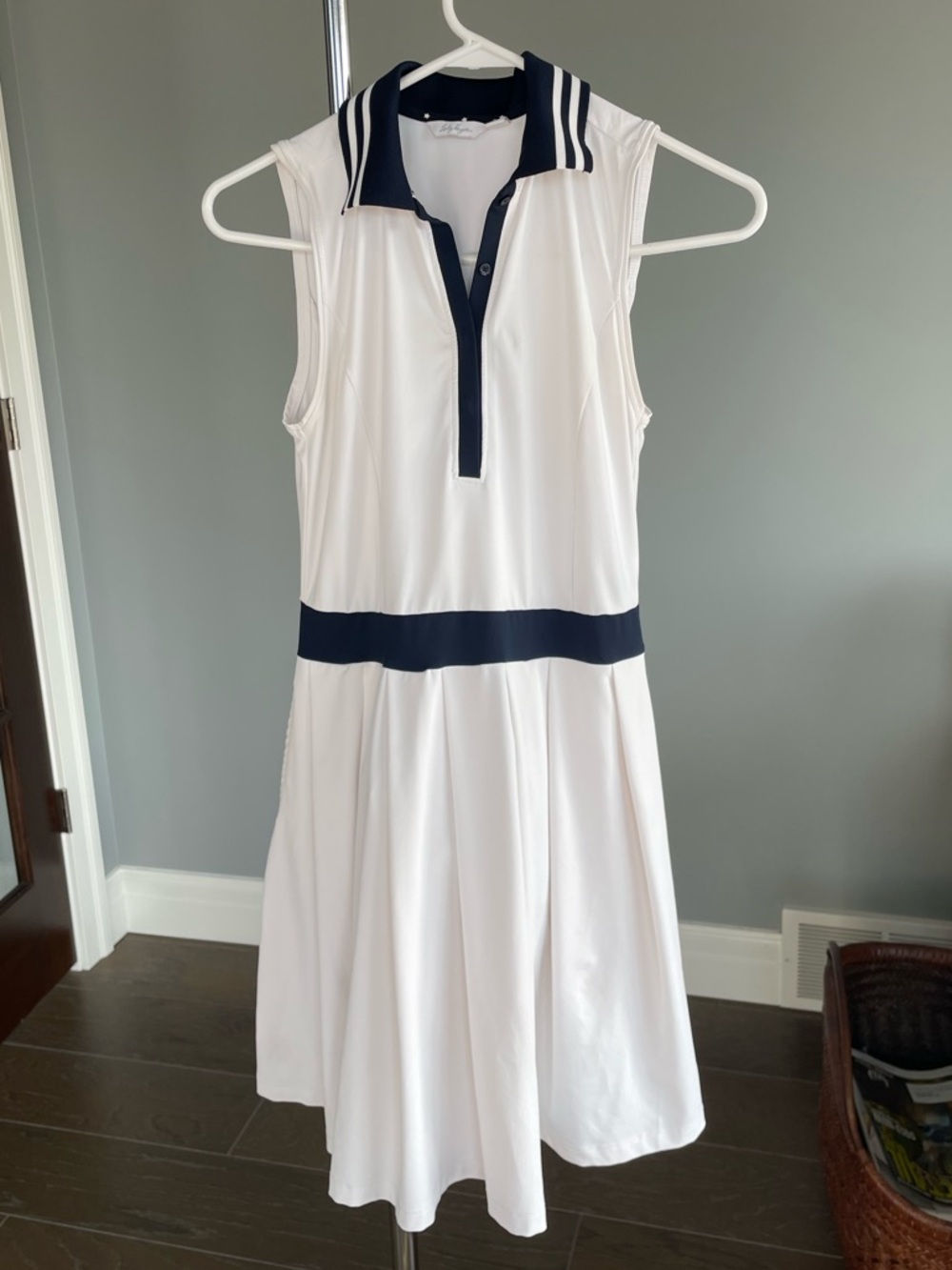 White & Navy Sleevless Women’s Golf Dress with Flowy Skirt | XS | Lady Hagen